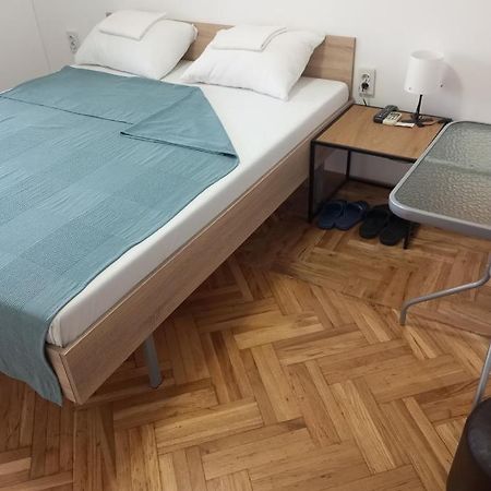 Airport Md Rooms Белград Екстериор снимка